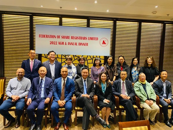 The fourth on the right from the first row: Catharine Wong, Managing Director – Head of Share Registry & Issuer Services The fourth on the right from the first row: Catharine Wong, Managing Director – Head of Share Registry & Issuer Services