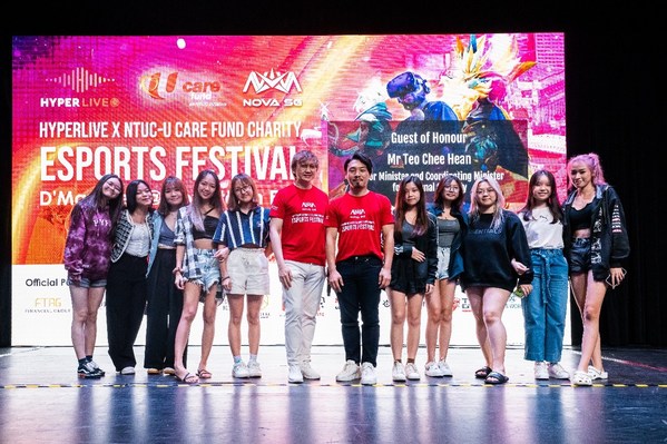 HyperLive CEO Sean Wong (Middle left) and FTAG Financial Group Managing Partner Ronald Wong (Middle right) posing with Valorant female teams Blitz Zen (on left) and LX (on right)