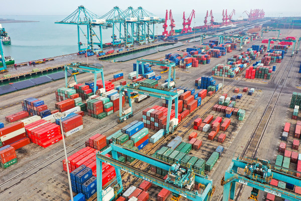The foreign trade route of "Huanghua-Shanghai-Laem Chabang,Thailand" is officially launched at Huanghua Port,Cangzhou,Hebei,China on Oct. 30,2022. (Photo by Teng Yibin)