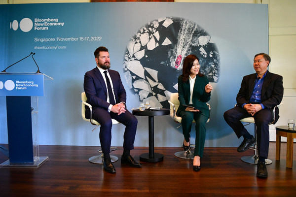 (Hyundai Partner Session at 2022 Bloomberg NEF) From left Nathaniel Bullard, Senior Contributor of Bloomberg NEF and Bloomberg Green; Hyeyoung Kim, Vice President and Head of Smart City Innovation Group at Hyundai Motor Group; and Hugh Lim, Executive Director of Centre for Liveable Cities.