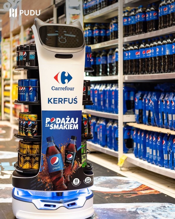BellaBot at Carrefour in Poland