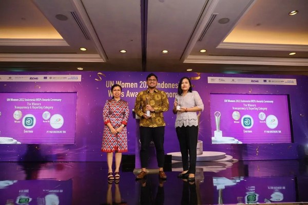 Awarding ceremony of UN Women 2022 WEPs (Women Empowerment Principles) Awards Transparency & Reporting category winner for Evermos, Friday (04/11). source: doc. @unwomenid