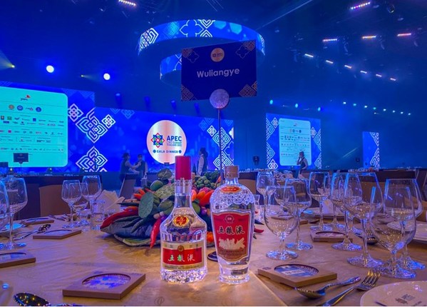 Photo shows that Wuliangye made a sparkling appearance at the dinner banquet of Asia-Pacific Economic Cooperation (APEC) CEO Summit 2022 held in Bangkok, Thailand on Thursday.