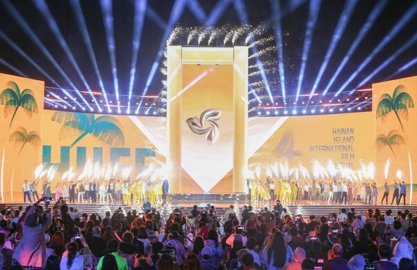 The closing ceremony of 4th Hainan Island International Film Festival (HIIFF), held in the tropical city of Sanya in China’s southern Hainan Province, unveiled this year’s “Golden Coconut Awards” on Saturday night. (Photo / Sha Xiaofeng)