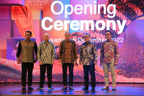 Left to Right: Catur Budi Harto, Vice President Director BRI; Teten Masduki, Minister of Cooperatives and Small and Medium Enterprises of Indonesia; Sandiaga Uno, Minister of Tourism and Creative Economy of Indonesia; Sunarso, President Director BRI; and Amam Sukriyanto, Director of Small and Medium Business BRI.