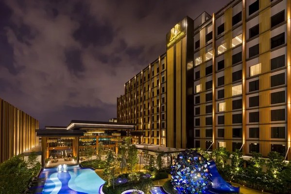 As one of the newest five-star resort hotels in Malaysia, M Resort & Hotel Kuala Lumpur is a one stop solution for tourists who want to stay in a luxurious hotel. The hotel is also participating in the tiket.com X Antis program.