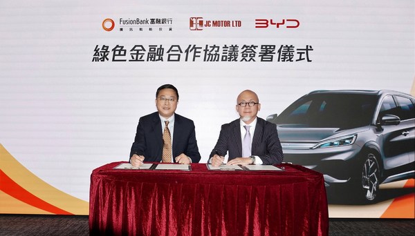 Mr. Eric Sum, Managing Director, Chief Financial Officer, Alternative Chief Executive of Fusion Bank (left) and Mr. Raymond Cheung, Chief Operating Officer of JC Motor Limited (right) signed the Green Financing Partnership Agreement on behalf of their companies to offer premium and seamless loan experience to prospective BYD electric car owners.