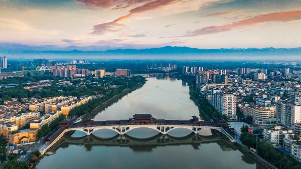 Xinjin district in Chengdu, Sichuan province is striving to boost high-quality development by adhering to the "park city" concept.