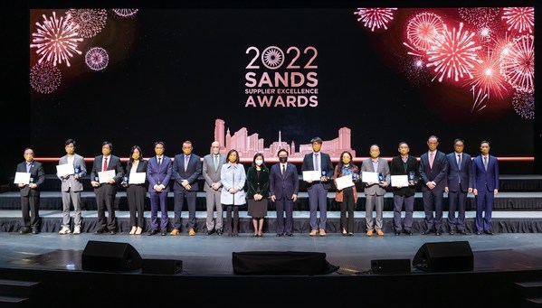 Winners of the 2022 Sands Supplier Excellence Awards and guests of honour gather at The Londoner Macao Dec. 2. The Sands Supplier Excellence Awards is an annual initiative of Sands China’s parent company, Las Vegas Sands Corp., and acknowledges the cooperation and services of some of the company’s most noteworthy suppliers worldwide.