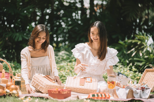 Christmas Hampers La Patisserie by Sheraton Surabaya in collaboration with Azarine Cosmetics Christmas Hampers La Patisserie by Sheraton Surabaya in collaboration with Azarine Cosmetics