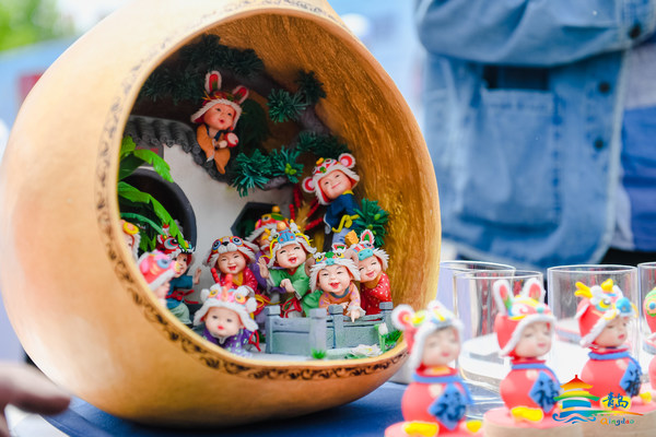 Demonstration of handicrafts of intangible cultural heritage from Qingdao