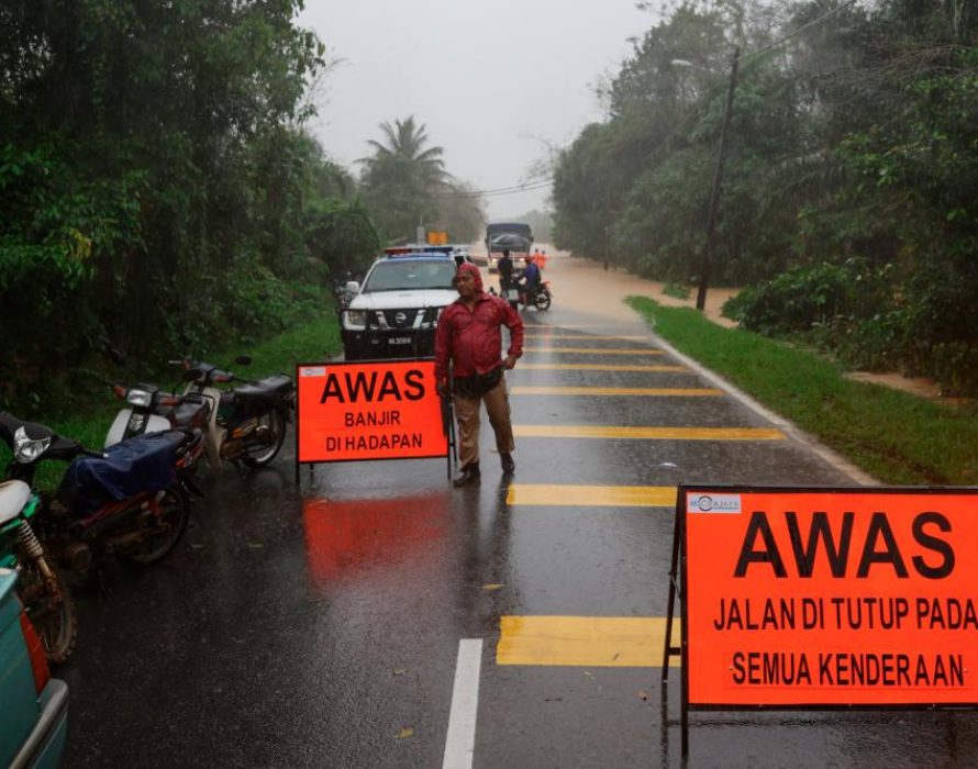 Fire Dept: Floods worsen in Besut, all roads closed