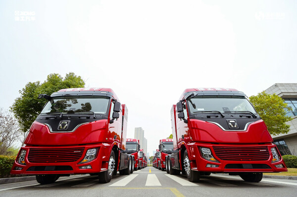 XCMG Delivers 100 Hydrogen-Fueled Trucks to Mengxi Zhenghe Group.