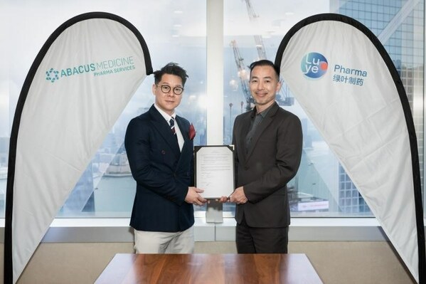 William Van, General Manager, Abacus Medicine Pharma Services Asia Limited and Andy Siow, APAC Regional Director of Luye Pharma (International) signing distribution agreement for Named Patient Program of Lurbinectedin in Hong Kong
