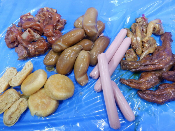 Even meat products sold in stores are prohibited from being brought into Japan.