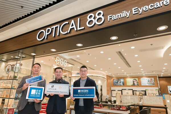 HKBN has been committed to partner with its enterprise customer, bringing exciting rewards for over 1 million residential customers. From left to right: Ryan Li, HKBN Co-Owner and Director – Marketing (Residential Solutions); Ben Cheng, Optical 88 Group Managing Director; and Mikron Ng, HKBN Co-Owner and Chief Commercial Officer – Business Market and China Business (Enterprise Solutions)