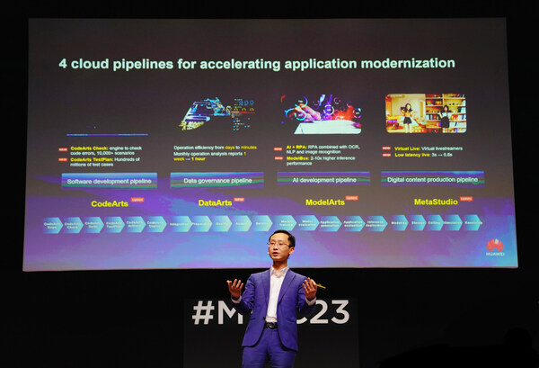 Mark Chen delivers the Huawei Cloud keynote