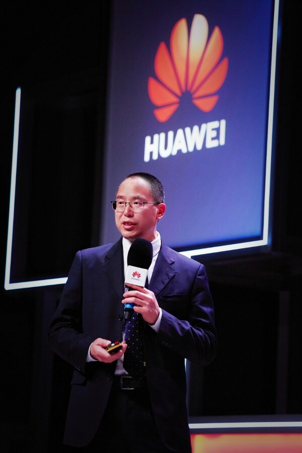 Cao Ming giving a keynote speech at MWC Barcelona 2023