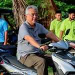 Agong visits Kampung Tekek Jetty