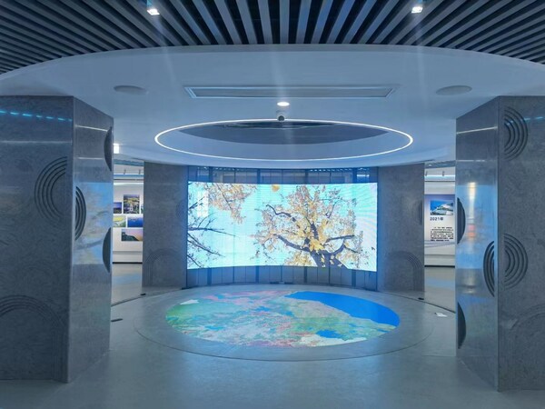 Taoping’s smart large-display products have industry leading specs in seamless splicing technology, visual display, wireless screen projection, touch control and more. The Jiangsu Water Harnessing Exhibition Hall display solution also includes Taoping’s interactive floor tile screen, smart slide transparent screen, small pitch full color LED display, LED cylindrical display, 55-inch / 75-inch / 100-inch integrated meeting room displays and other models of smart large-display solution products.