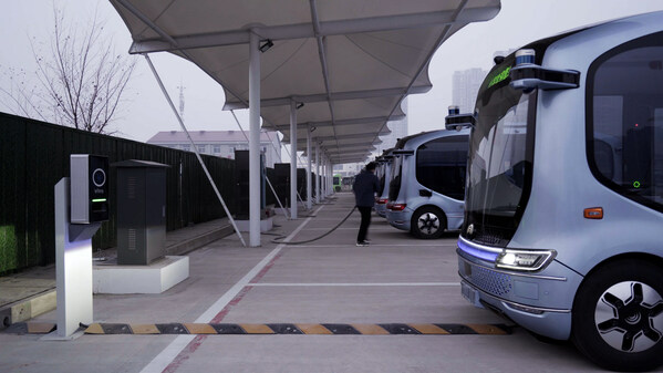 WiTricity, the leader in wireless EV charging, today announced a collaboration with YuTong Bus, the number one bus brand in China, to provide wireless charging for YuTong’s autonomous e-buses. This marks the first-ever commercial application of wireless charging for an autonomous electric e-bus, with WiTricity providing a key feature in one of the most advanced public transportation systems in the world. WiTricity, the leader in wireless EV charging, today announced a collaboration with YuTong Bus, the number one bus brand in China, to provide wireless charging for YuTong’s autonomous e-buses. This marks the first-ever commercial application of wireless charging for an autonomous electric e-bus, with WiTricity providing a key feature in one of the most advanced public transportation systems in the world.