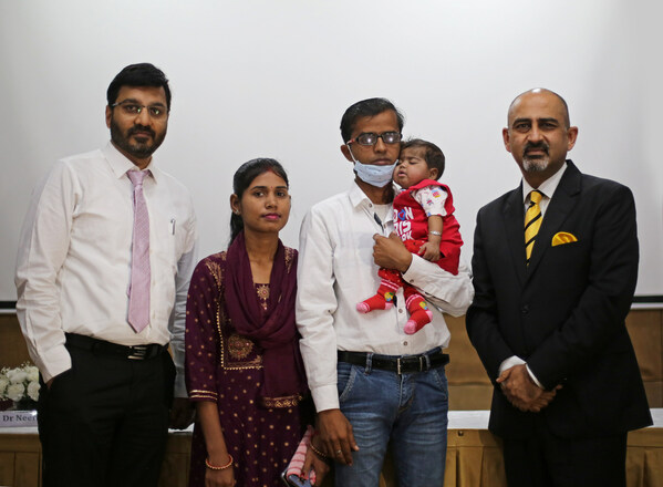 L to R- Dr Neerav Goyal, Sr Consultant, Liver Transplant, Prisha with parents, Dr Anupam Sibal, Group Medical Dr, Apollo Hospitals Group, Sr Consultant, Pediatric Gastroenterology