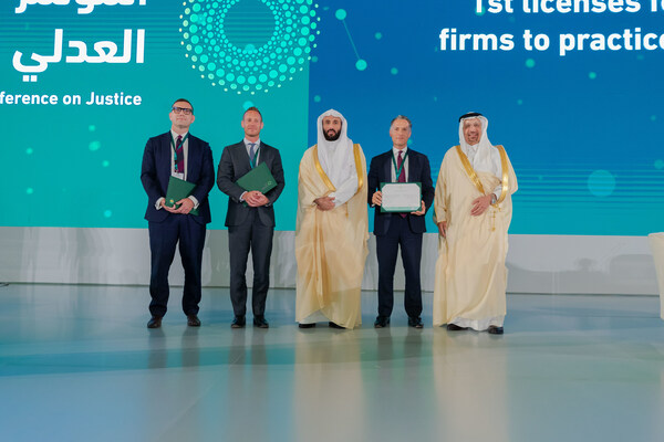 Saudi Minister of Justice, H.E. Walid Muhammad Al-Samaani, and Saudi Minister of Investment, H.E. Khalid Al Falih, issue the first licenses enabling foreign law firms Herbert Smith Freehills, Latham & Watkins, and Clifford Chance to practice in Saudi Arabia at the International Conference on Justice