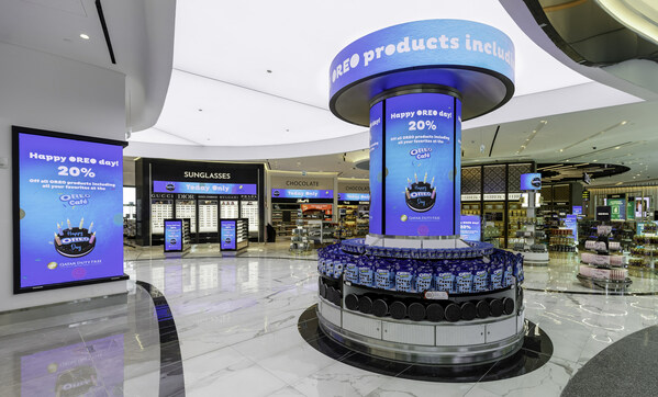 The OREO Café Creations Bar, featuring special seasonal creations.