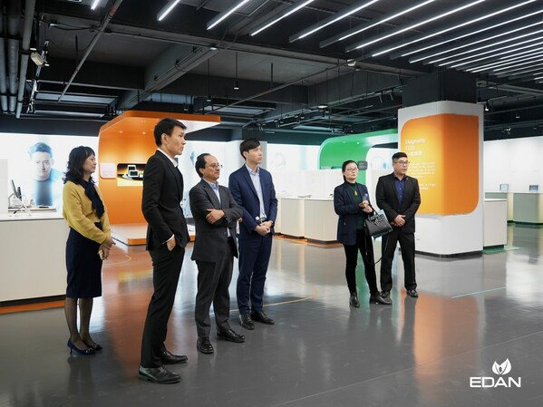 Alex introduced EDAN’s overall layout and business in the Colombian and Latin American markets to the Consul General and shared his vision of EDAN's prospects in Colombia.