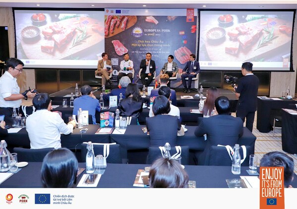 Event picture showing round table discussion