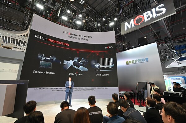Axel Maschka, Hyundai Mobis Executive Vice President and head of Business Division, presenting on the topic, The One for All Mobility at Auto Shanghai 2023. Axel Maschka, Hyundai Mobis Executive Vice President and head of Business Division, presenting on the topic, The One for All Mobility at Auto Shanghai 2023.