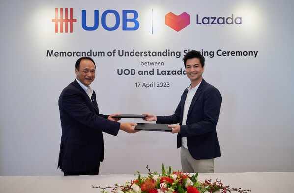 Mr Frederick Chin, Head of Group Wholesale Banking and Markets, UOB (left) and Mr James Dong, Chief Executive Officer, Lazada Group (right) at the signing of the MOU between UOB and Lazada to collaborate on retail products and banking solutions for their combined customer base in five key Southeast Asian markets.