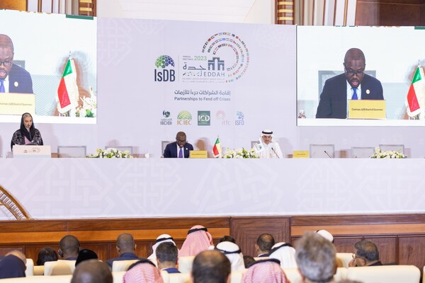 Chairman of IsDB Group and Benin’s Minister of Economy and Finance concluding the 2023 IsDB Group Annual Meetings