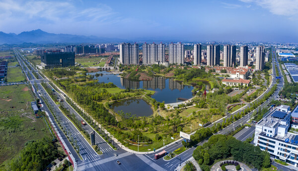 An aerial photo shows the city of Quzhou. [File photo/China.org.cn]
