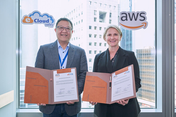 eCloudvalley Signs Strategic Collaboration Agreement with Amazon Web Services to Drive Global Expansion and Business Growth. MP Tsai, CEO of eCloudvalley (Left), Corrie Briscoe, Head of Partner Sales, Asia Pacific and Japan at AWS (Right)