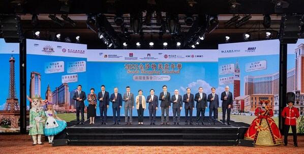 Guests of honour and Sands China executives toast at a press conference at The Londoner Macao Thursday to announce the 2023 Sands Shopping Carnival.