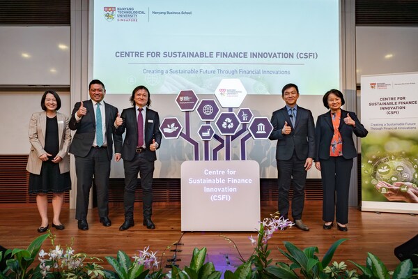 From left : Associate Professor Cindy Xin Deng(NTU), Mr David Day(LSEG), Professor Simba Xing Chang (NTU), Mr Tan Chuan-Jin(Speaker of the Parliament of Singapore), and Professor Christina Soh (NTU)