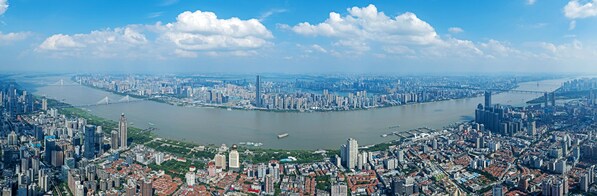 A bird's-eye&nbsp;view&nbsp;of&nbsp;Hanjiang River in Wuhan, the capital of Hubei province. Mei Tao / For China Daily