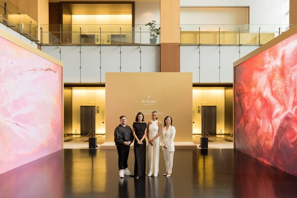 Ms. Mizuki Hashimoto, Clé de Peau Beauté Chief Brand Officer, is joined by global brand ambassadors Diana Silvers and Ella Balinska and internationally renowned media artist Refik Anadol at the unveiling of his bespoke art installation in Tokyo: Unseen Intelligence, inspired from Clé de Peau Beauté Science: Skin Intelligence Ms. Mizuki Hashimoto, Clé de Peau Beauté Chief Brand Officer, is joined by global brand ambassadors Diana Silvers and Ella Balinska and internationally renowned media artist Refik Anadol at the unveiling of his bespoke art installation in Tokyo: Unseen Intelligence, inspired from Clé de Peau Beauté Science: Skin Intelligence
