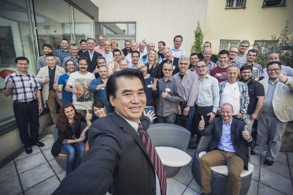 A group photo of representatives at DAHON International Distributor Conference in 2014