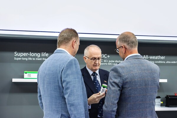 Alexander Holden, SVP of EVE Power, was introducing the large cylindrical cell to attendees.