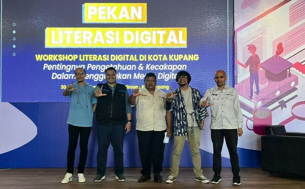 East Nusa Tenggara (01/06) - Speakers (Ivan Raymond Rondo, Yandri Lasi, Khemal Andrias, and Zacharias Yezua Matias Therik) at the Digital Literacy Week workshop, part of the #MakinCakapDigital campaign by Indonesia’s Ministry of Communications and Informatics