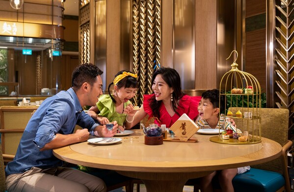 In homage to the wonderful paper sculptures by Chinese artist Wen Qiuwen, the chefs at Galaxy Macau have crafted an array of unique dining experiences, from seasonal delicacies and afternoon tea to dessert.
