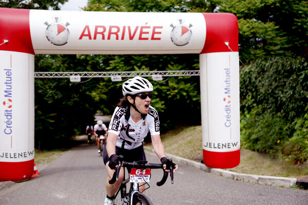 elenew made a cash donation to La Marion Clignet charity rides, celebrating the excellence of female riders