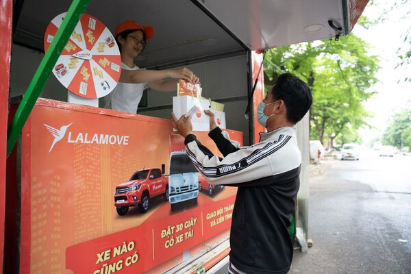 The most productive driver partner receives a special gift from Lalamove