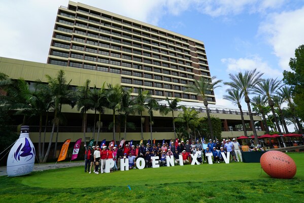 Photo shows participants at the Fenjiu Cup golf contest held in Los Angeles, the United States on May 10 to 11, 2023.