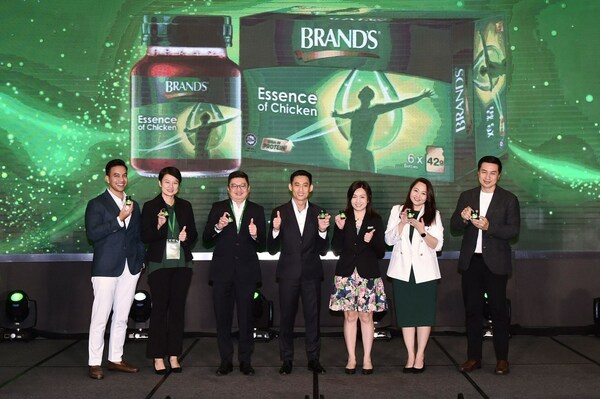 Toasting of the newly formulated BRAND’S Essence of Chicken (From left) Dr Shazril Saharuddin also known as Dr Say Shazril ; Ms Janice Png, Sales Director of Suntory Beverage & Food Malaysia; Mr Rodney Tan, Marketing Director of Suntory Beverage & Food Malaysia; Mr Wong Wee Leong, the General Manager of Suntory Beverage & Food Malaysia; Ms Yau Chin Chin, Head of Scientific Research of Suntory Beverage & Food Asia Pacific and Ms Eunice Kow, Head of Marketing for Health Enrichment of Suntory Beverage & Food Sdn Bhd Toasting of the newly formulated BRAND’S Essence of Chicken (From left) Dr Shazril Saharuddin also known as Dr Say Shazril ; Ms Janice Png, Sales Director of Suntory Beverage & Food Malaysia; Mr Rodney Tan, Marketing Director of Suntory Beverage & Food Malaysia; Mr Wong Wee Leong, the General Manager of Suntory Beverage & Food Malaysia; Ms Yau Chin Chin, Head of Scientific Research of Suntory Beverage & Food Asia Pacific and Ms Eunice Kow, Head of Marketing for Health Enrichment of Suntory Beverage & Food Sdn Bhd
