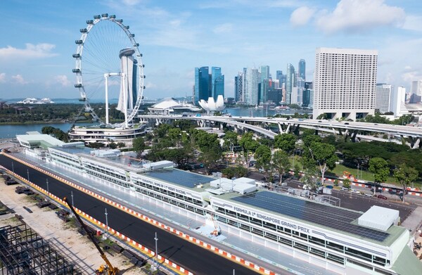 A photo captures the F1 Pit Building rooftop equipped with Astronergy n-type TOPCon PV modules.
