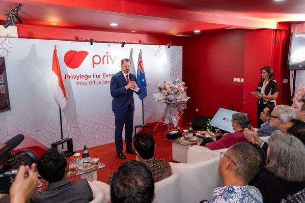 The Hon Ed Husic speaks in Jakarta at Privy's office