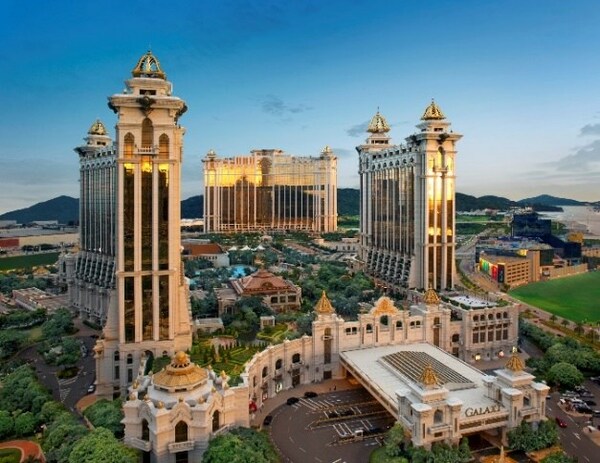 Galaxy Macau is renowned around the globe for its diversified and luxurious range of leisure, dining and entertainment, offering 5-star accommodations and spa experiences for guests at its 8 award-winning luxury hotels. Galaxy Macau is renowned around the globe for its diversified and luxurious range of leisure, dining and entertainment, offering 5-star accommodations and spa experiences for guests at its 8 award-winning luxury hotels.
